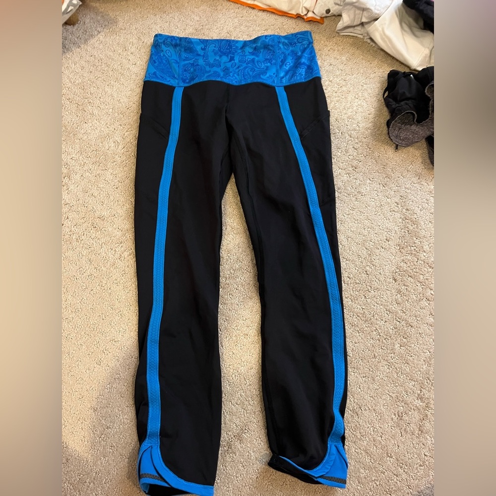 Black Lululemon Cropped Leggings with Blue Accents